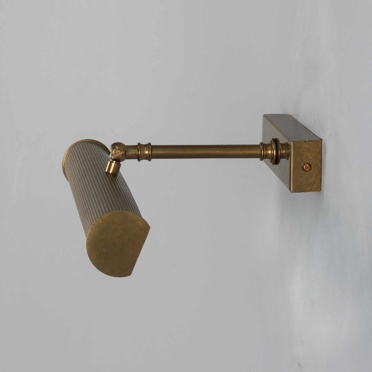 Cambridge Adjustable Reeded 355mm Solid Brass Picture Light in Antique Brass