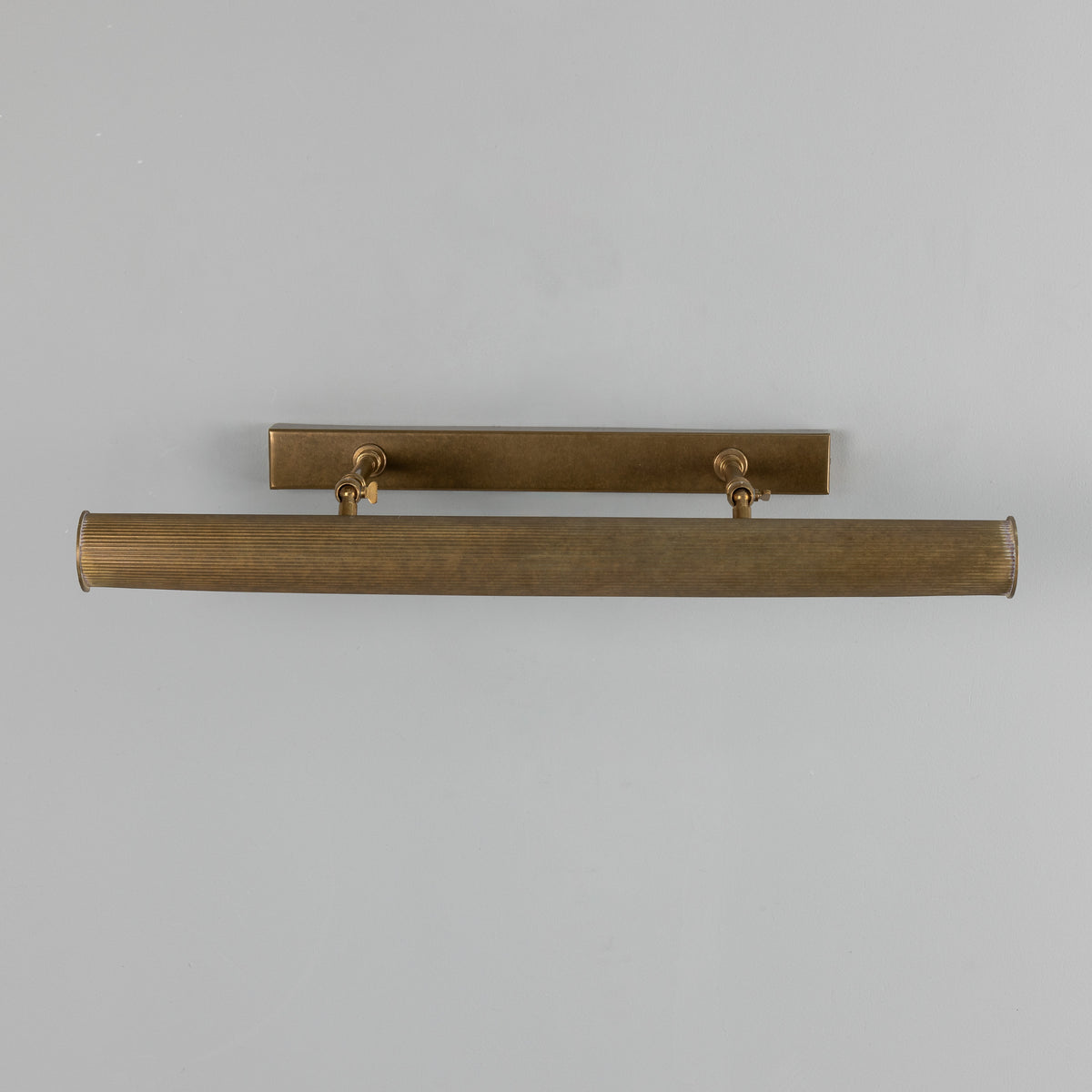 Cambridge Adjustable Reeded 605mm Solid Brass Picture Light in Antique Brass