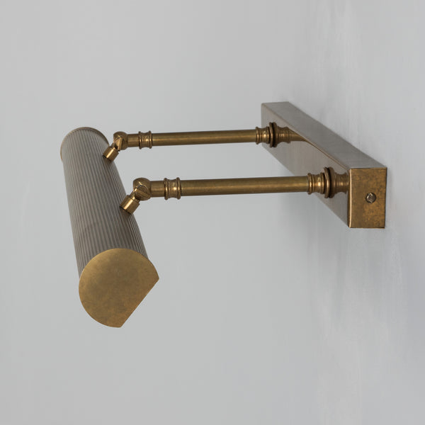 Cambridge Adjustable Reeded 605mm Solid Brass Picture Light in Antique Brass