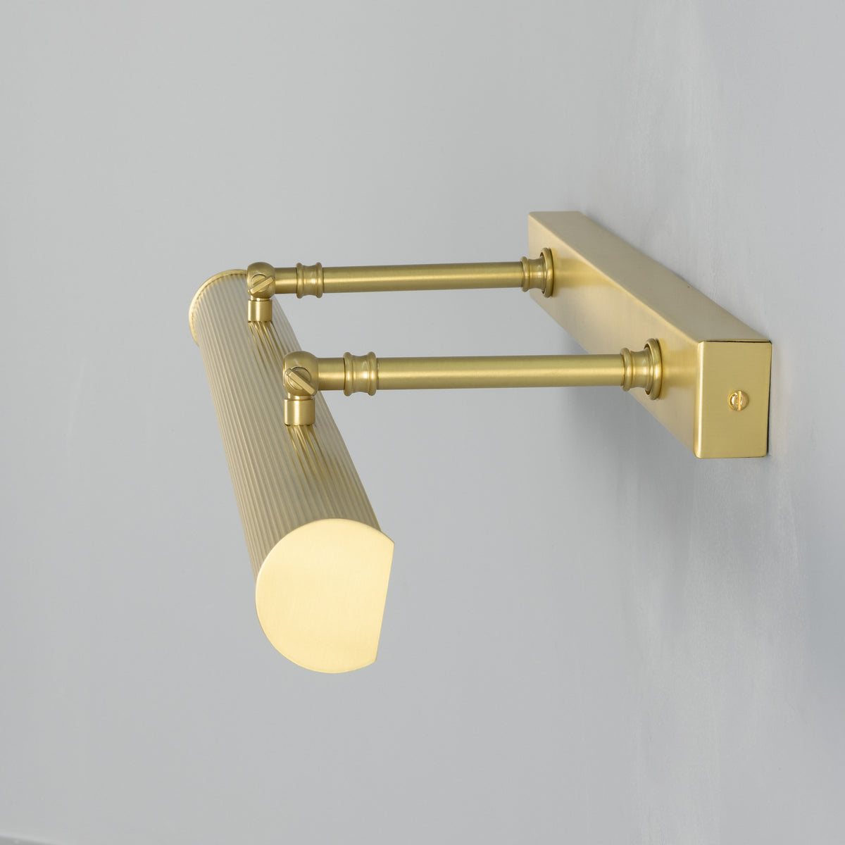 Cambridge Adjustable Reeded 605mm Solid Brass Picture Light in Satin Brass