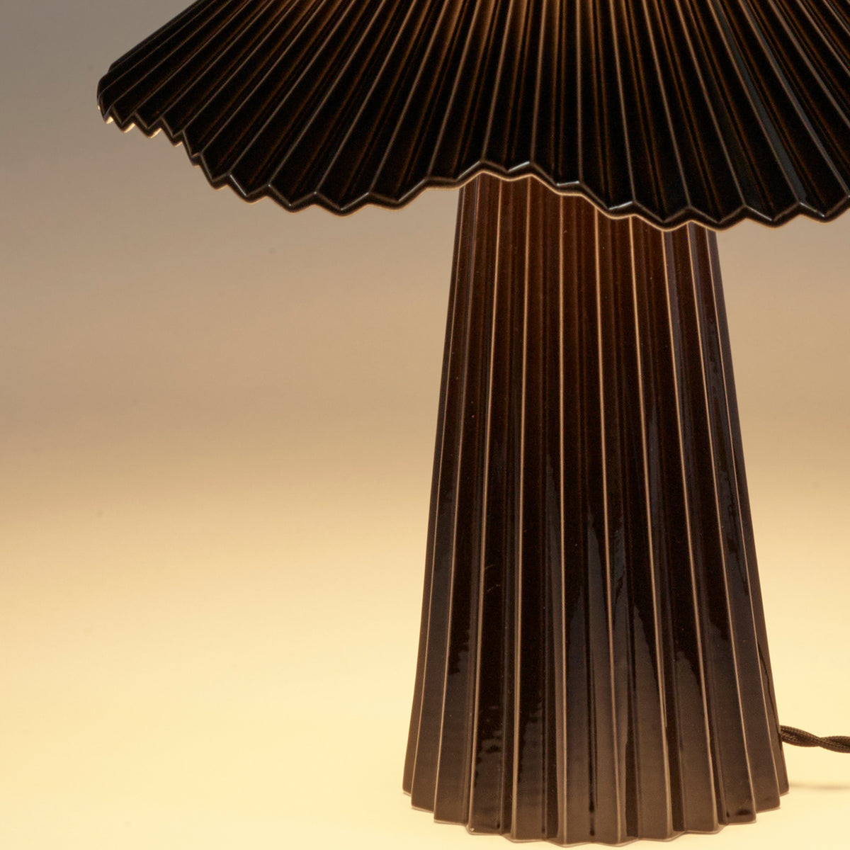 Uala Small Porcelain Table Lamp In Black & White