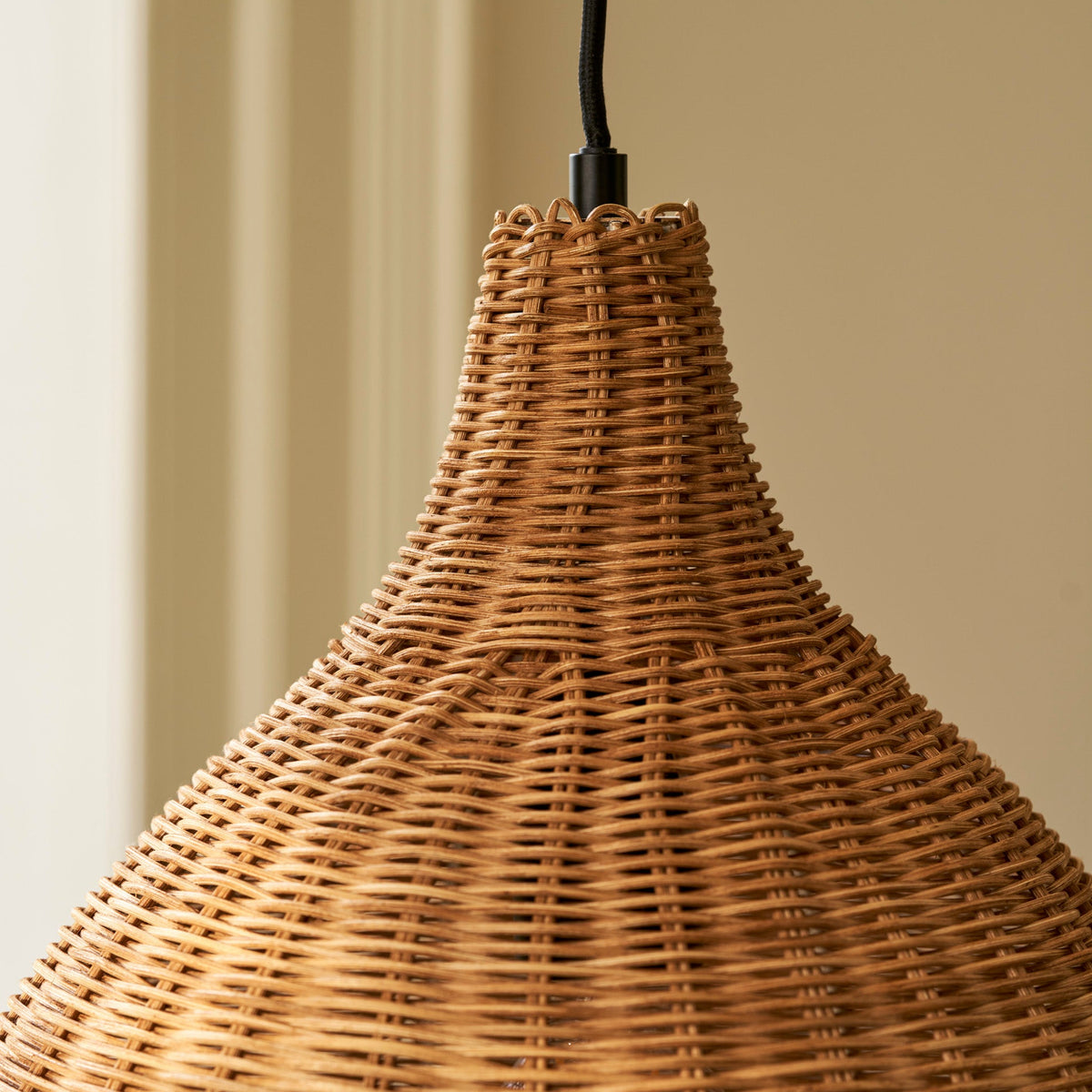 Mouldon Medium Pendant in Rattan