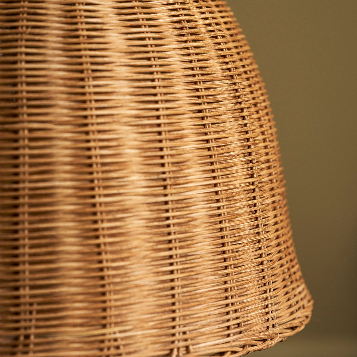 Mouldon Large Pendant in Rattan
